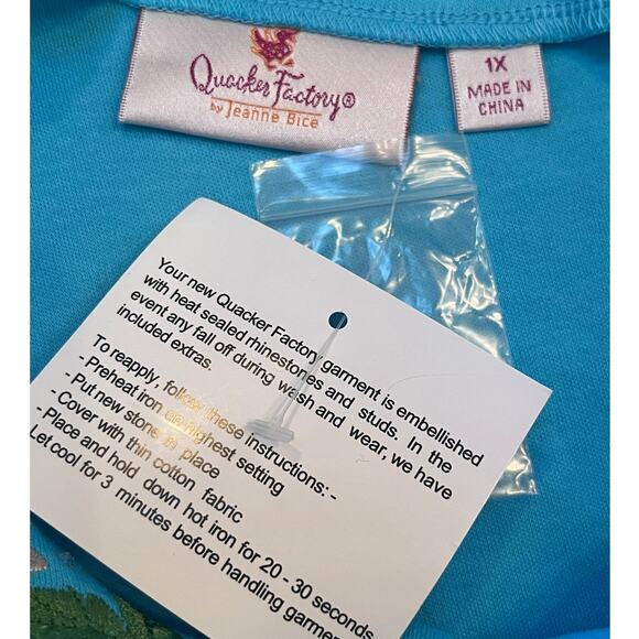 NWT Quacker Factory Womens 1X Blue Embroidered Short Sleeve Knit Summer Blouse - Picture 2 of 7